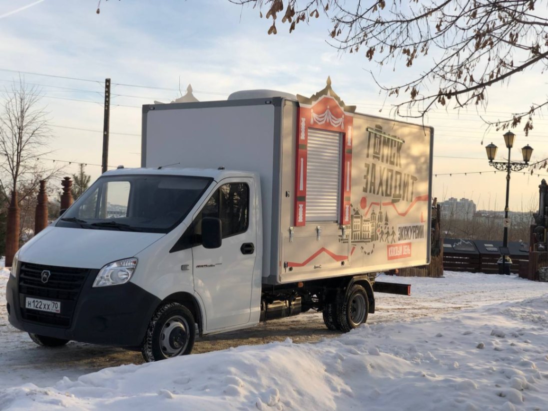 Оформление автомобиля с географической стилизацией